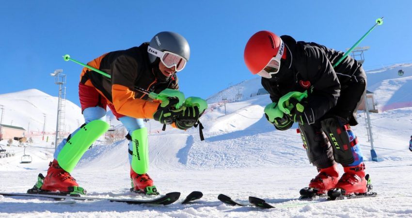 OTİZMLİ MİLLİ KAYAKÇI İKİZLERDEN 6 MADALYA İLE BÜYÜK BAŞARI