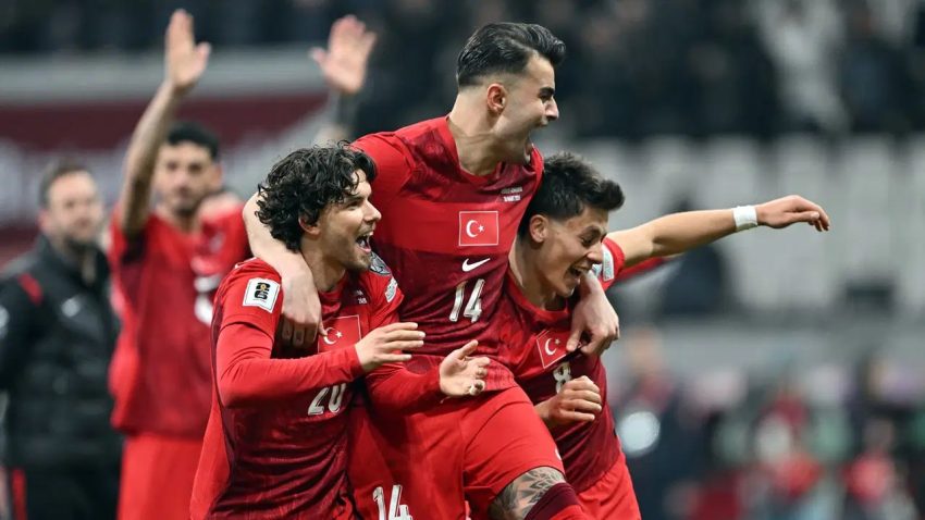 A MİLLİ TAKIM, KOSOVA KARŞISINDA DÜNYA KUPASI İÇİN SAHAYA ÇIKIYOR