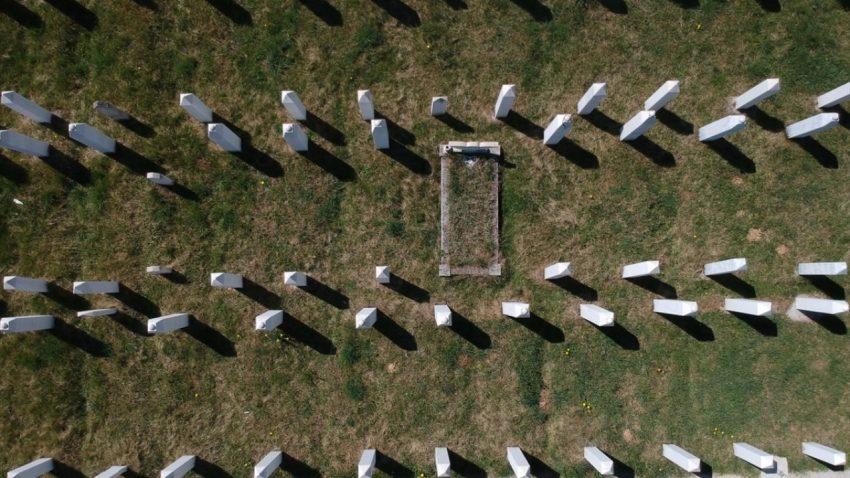 AHMİÇİ KATLİAMI’NIN 33. YILINDA ACI TAZELİĞİNİ KORUYOR