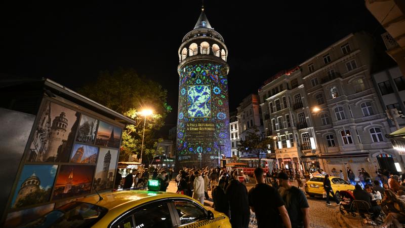 GALATA KULESİ IŞIKLARLA KÜLTÜREL MİRASIN KORUNMASINA DİKKAT ÇEKTİ