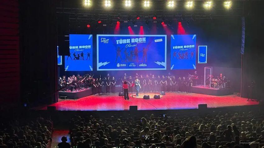 TÜRK ROCK KONSERİ SELÇUKLU’DA MÜZİKSEVERLERLE BULUŞTU