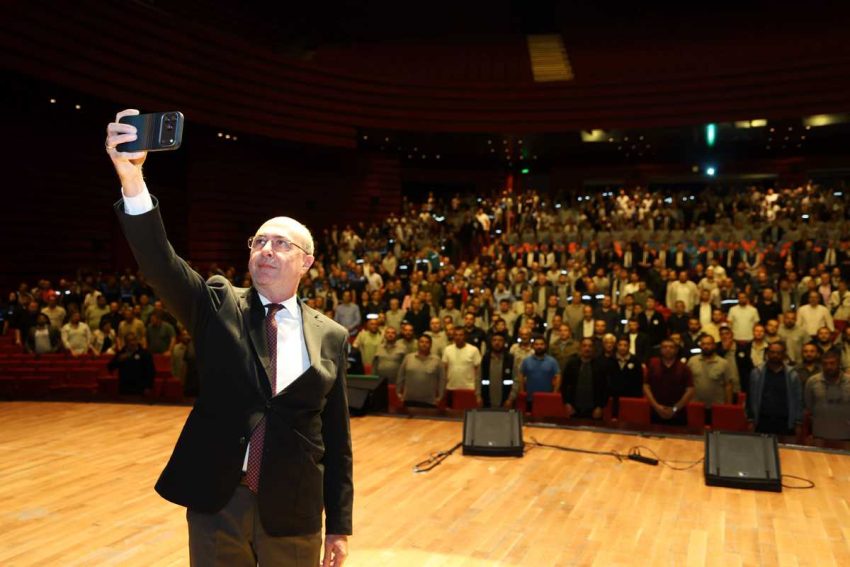 BAŞKAN PEKYATIRMACI SELÇUKLU BELEDİYESİ PERSONELİYLE BAYRAMLAŞTI