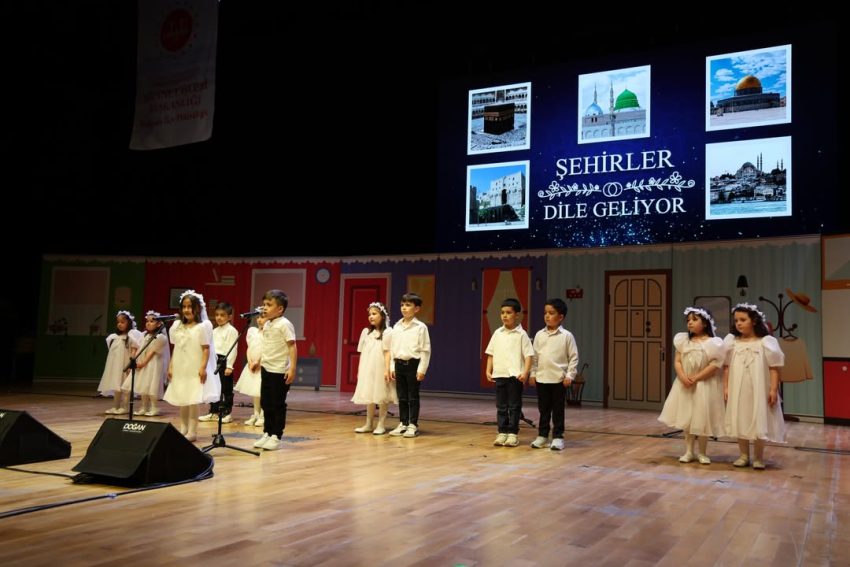 SELÇUKLU’DA MİNİKLERİN KUR’AN KURSU MEZUNİYET SEVİNCİ