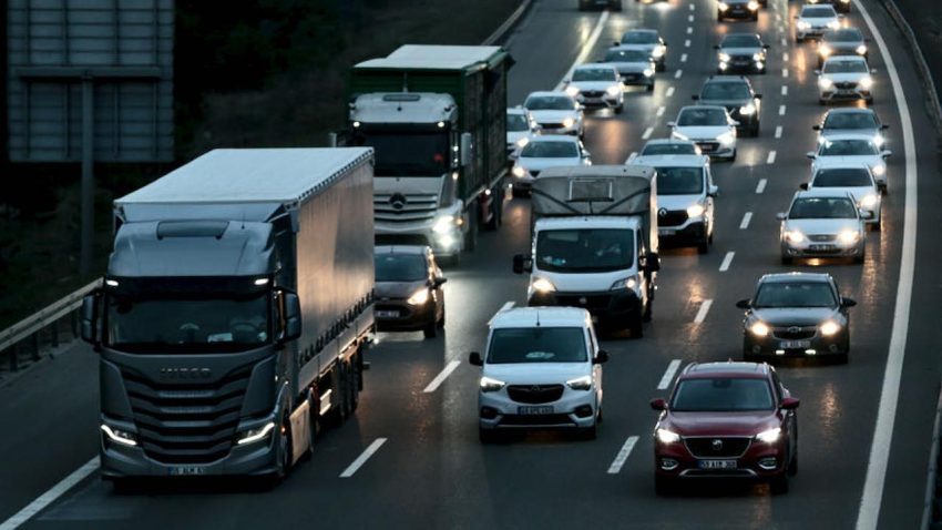 TRAFİĞE KAYITLI ARAÇ SAYISI 34 MİLYONU GEÇTİ