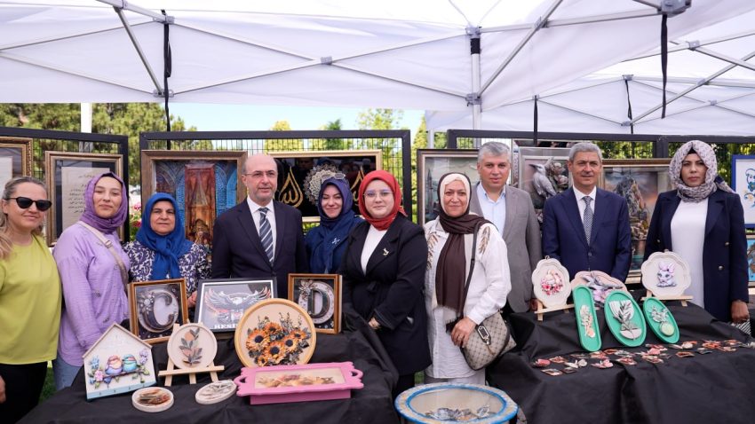 SELÇUKLU SANAT VE TASARIM ATÖLYESİ’NDE ÖĞRENCİLERİN EMEKLERİ SERGİLENDİ