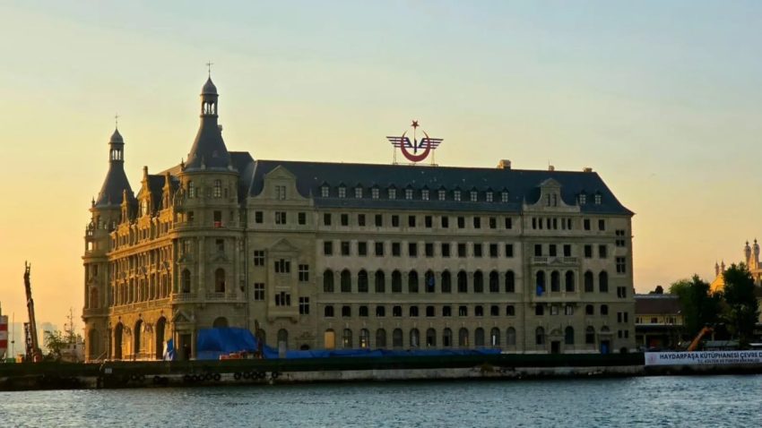 HAYDARPAŞA GARI TARİHİ SİLÜETİNE KAVUŞUYOR
