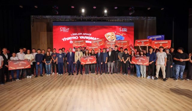 SELÇUKLU SAHNE’DE GENÇ YETENEKLER ÖDÜLLERİNİ ALDI