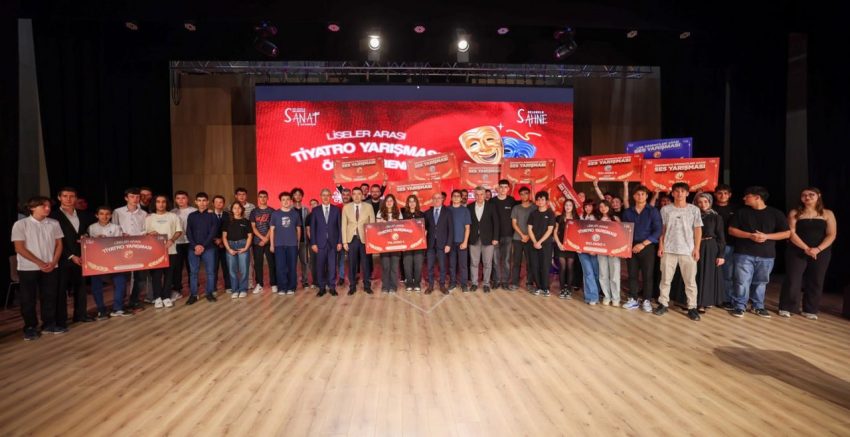 SELÇUKLU SAHNE’DE GENÇ YETENEKLER ÖDÜLLERİNİ ALDI