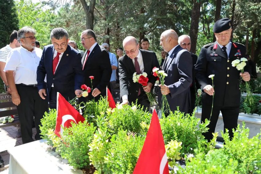 BAŞKAN PEKYATIRMACI 15 TEMMUZ ŞEHİTLERİNİ ANDI, GAZİLER VE AİLELERİYLE BULUŞTU