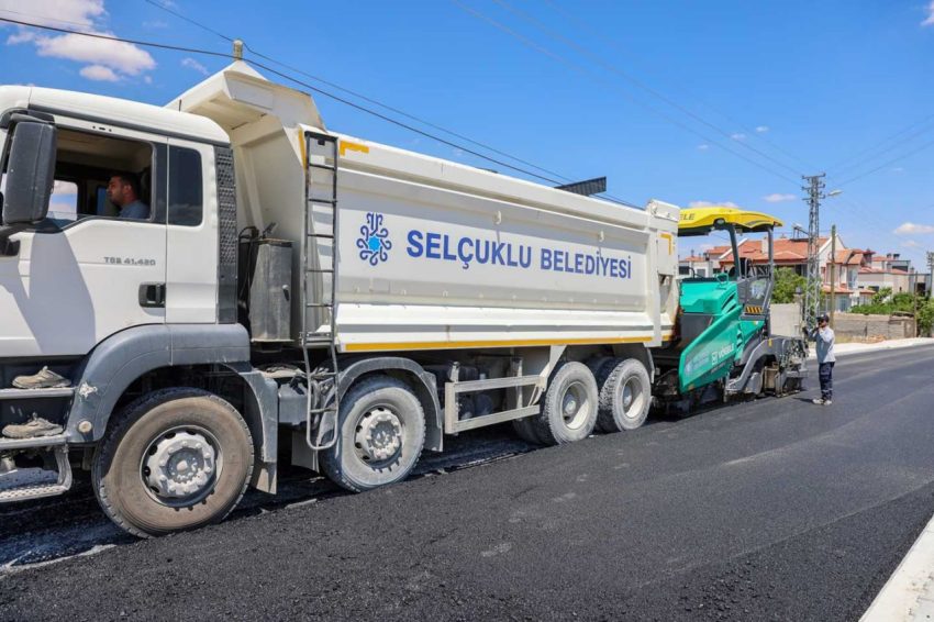 SELÇUKLU’DA YOL YENİLEME ÇALIŞMALARI DEVAM EDİYOR