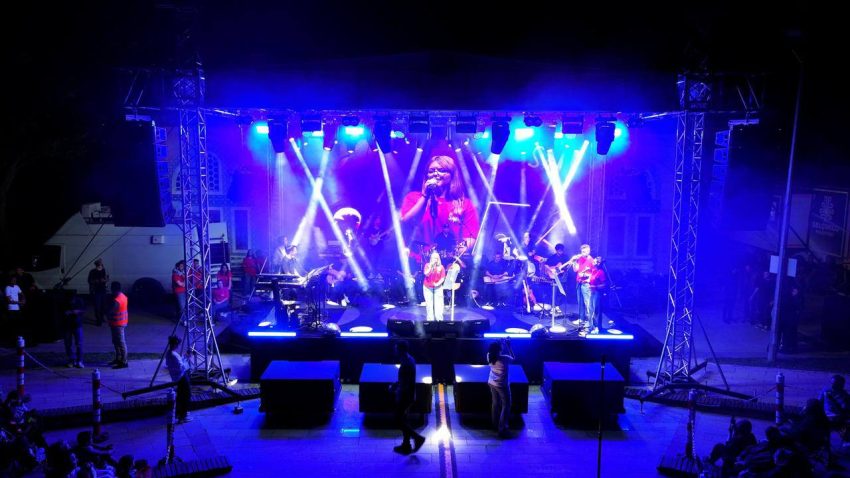 SELÇUKLU SANAT AKADEMİSİ’NDEN 2000’LER TÜRKÇE POP GECESİ