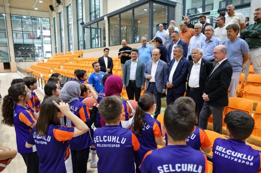 AK PARTİ KONYA MİLLETVEKİLLERİNDEN SELÇUKLU SPORCU SEÇME VE YETİŞTİRME MERKEZİ’NE ZİYARET