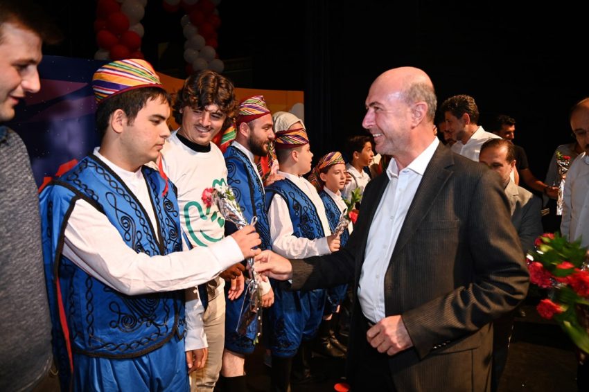 SELÇUKLU OTİZMLİ BİREYLER EĞİTİM VAKFINDA YIL SONU COŞKUSU