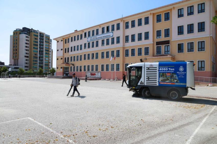 SELÇUKLU BELEDİYESİ’NDEN OKULLARDA YENİ DÖNEM HAZIRLIĞI