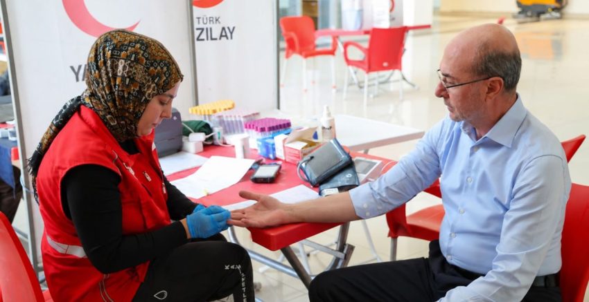 BAŞKAN PEKYATIRMACI KAN BAĞIŞINA DESTEK VERDİ