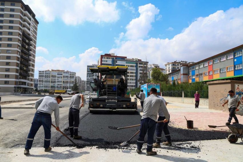 SELÇUKLU BELEDİYESİ ASFALT ÇALIŞMALARINA DEVAM EDİYOR