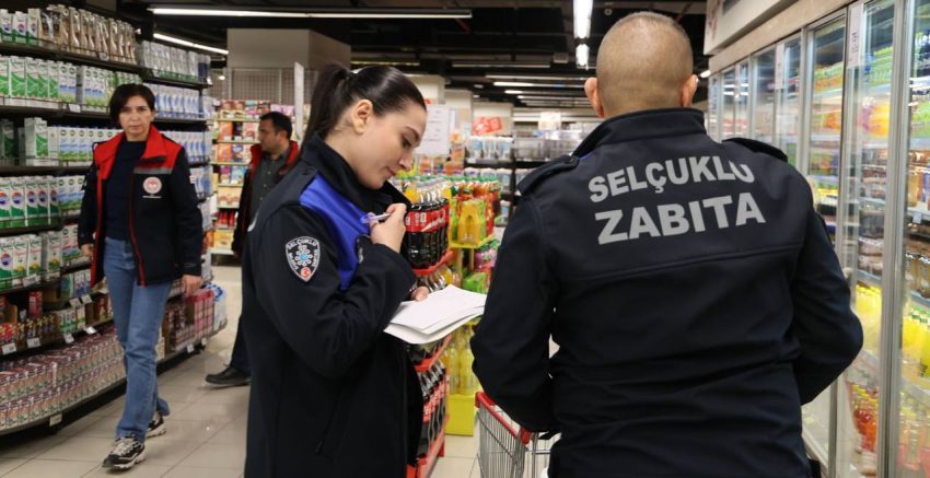 SELÇUKLU’DA TÜKETİCİNİN GÜVENLİĞİ İÇİN MARKETLER DENETLENİYOR