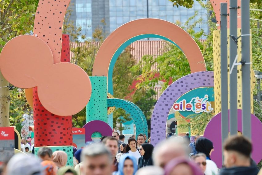 “GÜÇLÜ AİLE, GÜÇLÜ NESİLLER, GÜÇLÜ TÜRKİYE” BULUŞMASINA 825 BİN ZİYARETÇİ