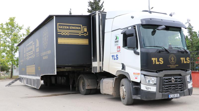 ÇOCUKLAR İÇİN GEZEN SİNEMA, 8 YILDA 1,5 MİLYONDAN FAZLA ÇOCUĞA ULAŞTI