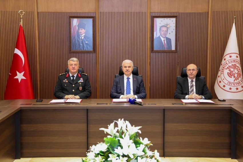 SELÇUKLU’NUN DIŞ MAHALLELERİNDE GÜVENLİK ALTYAPISI GÜÇLENDİRİLİYOR
