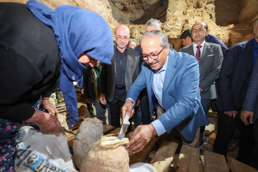 AKPINAR’DA PEYNİR HASADI MAHALLE SAKİNLERİNİ BİR ARAYA GETİRDİ